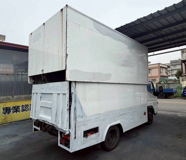 MITSUBISHI三菱 CANTER  第3張相片