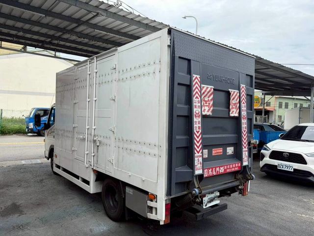 MITSUBISHI三菱 CANTER  第2張相片