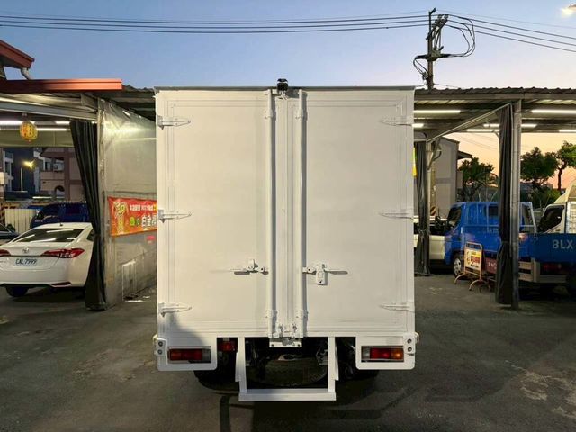 MITSUBISHI三菱 CANTER  第3張相片