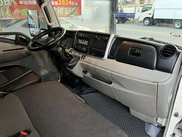 MITSUBISHI三菱 CANTER  第11張相片