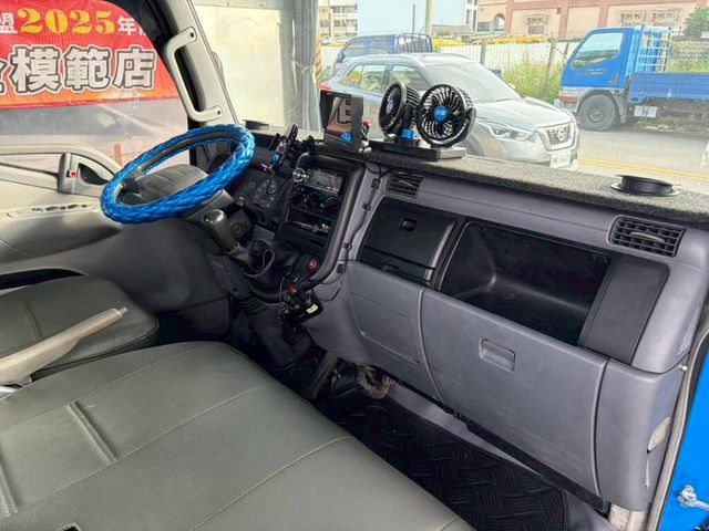MITSUBISHI三菱 CANTER  第6張相片