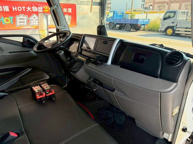 MITSUBISHI三菱 CANTER  第7張相片