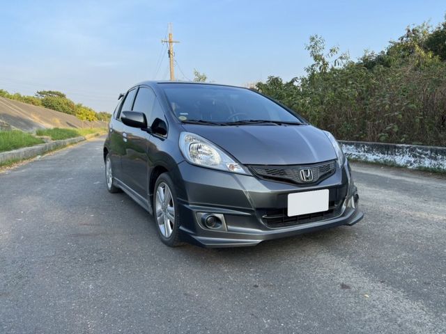 2013年／本田／FIT 1.5L／空力套件 / 熱門五門掀背車款 / 市區機能小車  第1張相片