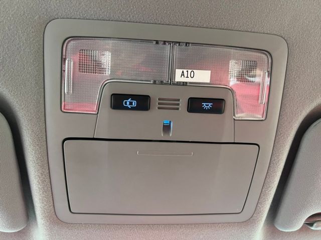超級便宜!!! 2.0L頂級豪華版 七顆安全氣囊 鑑定認證車  第12張相片