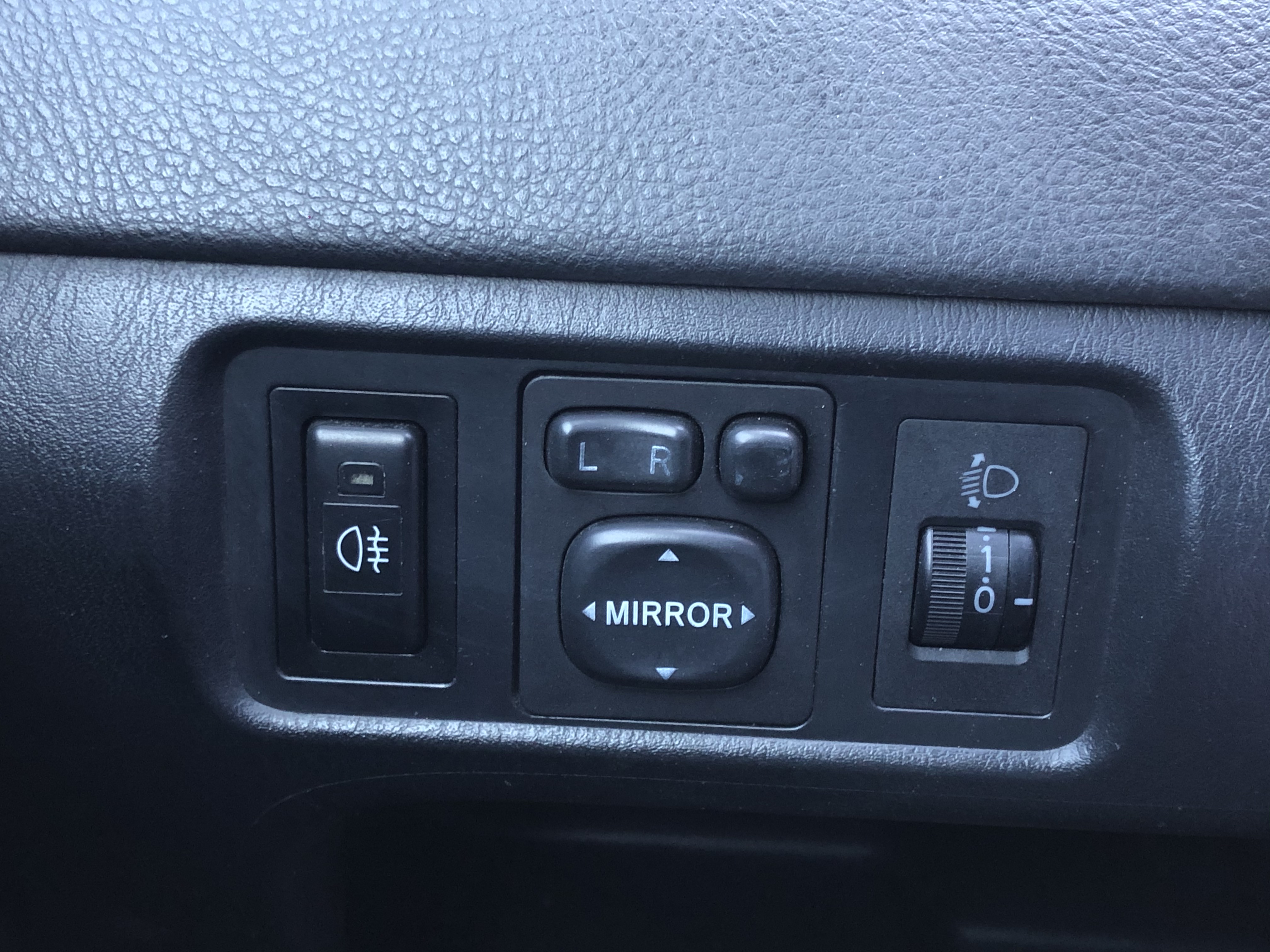 2010年 VIOS 里程保證 全車原版件 固定原廠保養.四輪全新胎  第7張相片