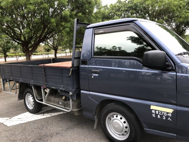 2020 寬木床得利卡 ❤錏板❤貨斗下護欄❤抬頭顯示器❤倒車、方向燈警報❤  第4張相片