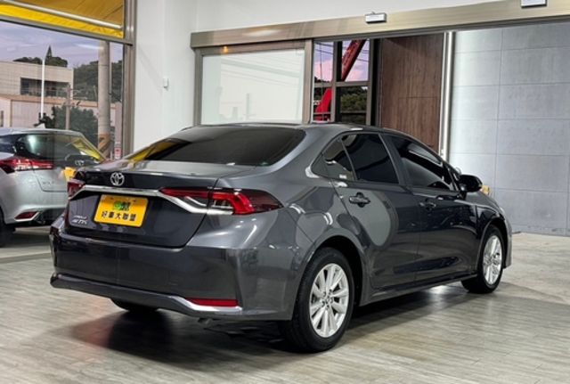 TOYOTA豐田 ALTIS  第2張相片