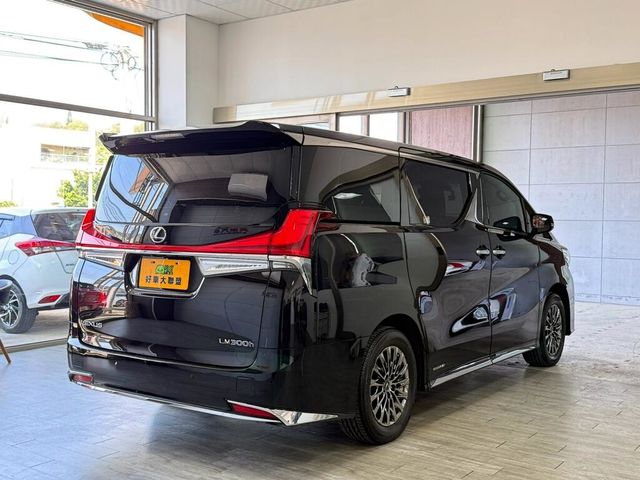 LEXUS凌志 LM300H  第2張相片
