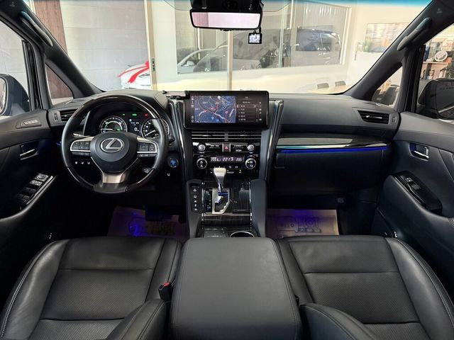 LEXUS凌志 LM300H  第8張相片