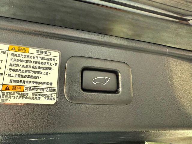 LEXUS凌志 LM300H  第20張相片
