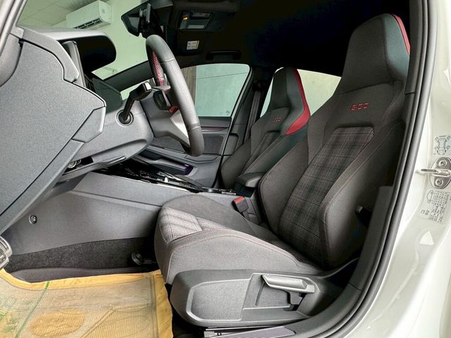 VOLKSWAGEN福斯 GOLF GTI  第18張相片