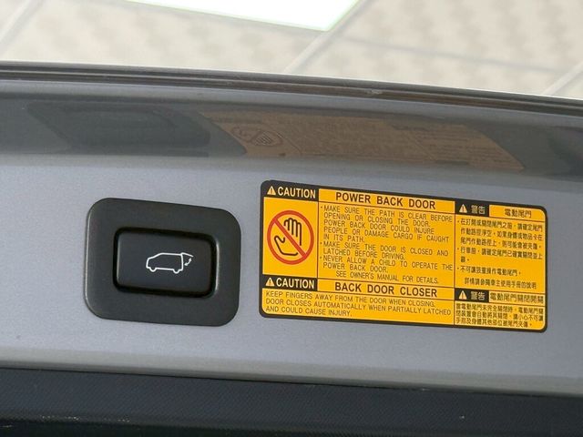 TOYOTA豐田 PREVIA  第11張相片