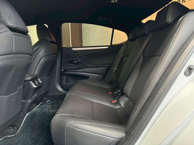 LEXUS凌志 ES250  第11張相片