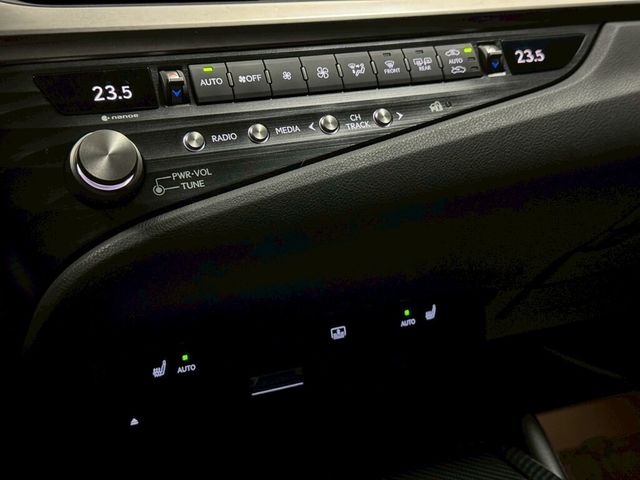 LEXUS凌志 ES250  第15張相片