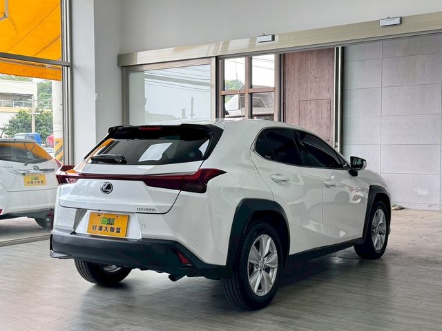 LEXUS凌志 UX300H  第2張相片