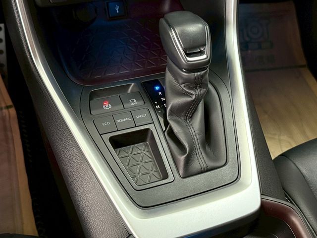 TOYOTA豐田 RAV4  第12張相片