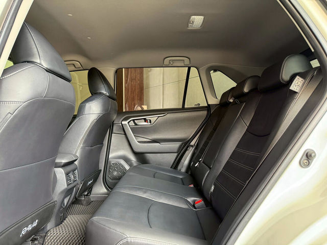 TOYOTA豐田 RAV4  第18張相片