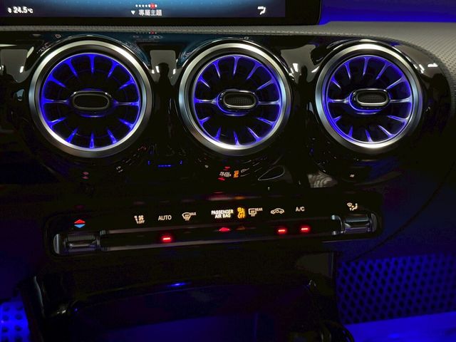 M-BENZ賓士 A180  第11張相片