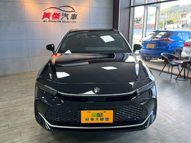 TOYOTA豐田 CROWN  第2張相片