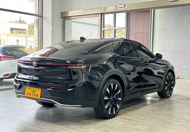 TOYOTA豐田 CROWN  第3張相片