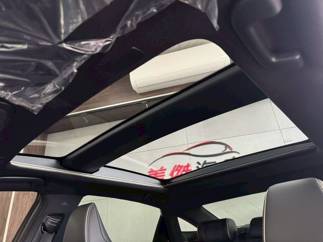 TOYOTA豐田 CROWN  第15張相片