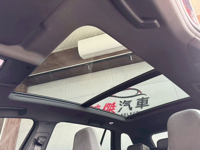 VOLKSWAGEN福斯 GOLF VARIANT  第17張相片