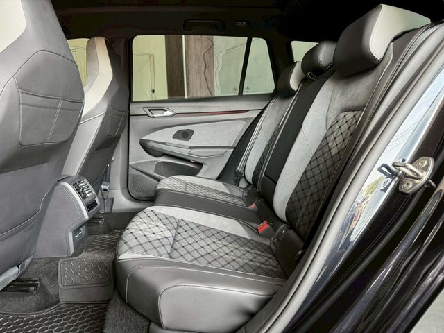 VOLKSWAGEN福斯 GOLF VARIANT  第18張相片