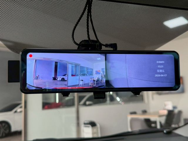 TOYOTA豐田 PRIUS C  第17張相片