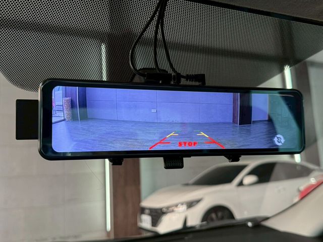 TOYOTA豐田 PRIUS C  第18張相片