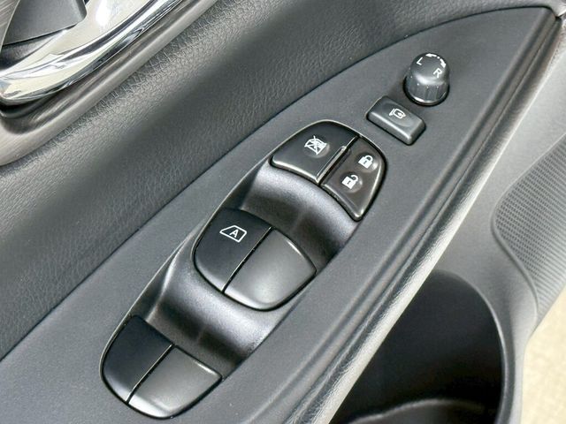 NISSAN日產 TIIDA  第11張相片