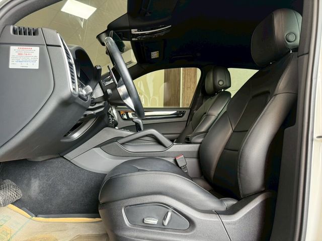 PORSCHE保時捷 CAYENNE  第8張相片