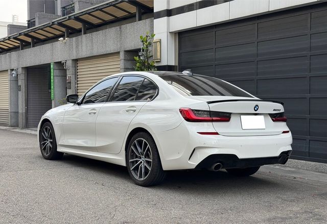 BMW寶馬 330I M SPORT  第2張相片