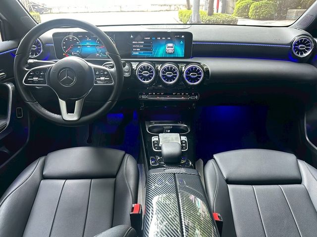 M-BENZ賓士 A200  第5張相片
