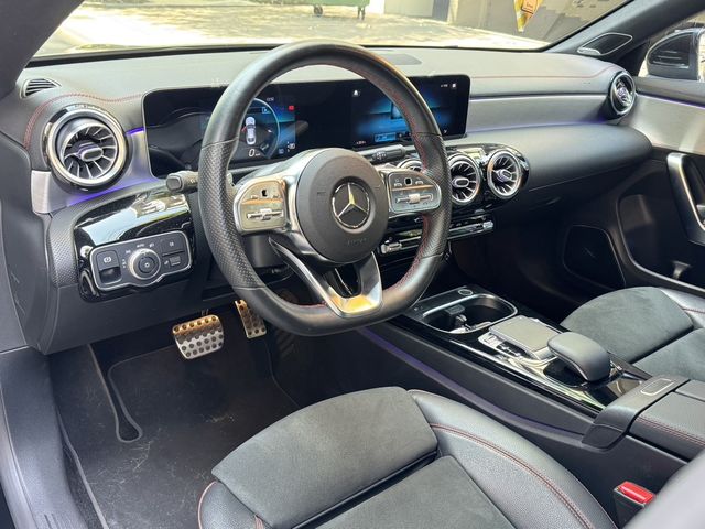M-BENZ賓士 CLA200  第2張相片
