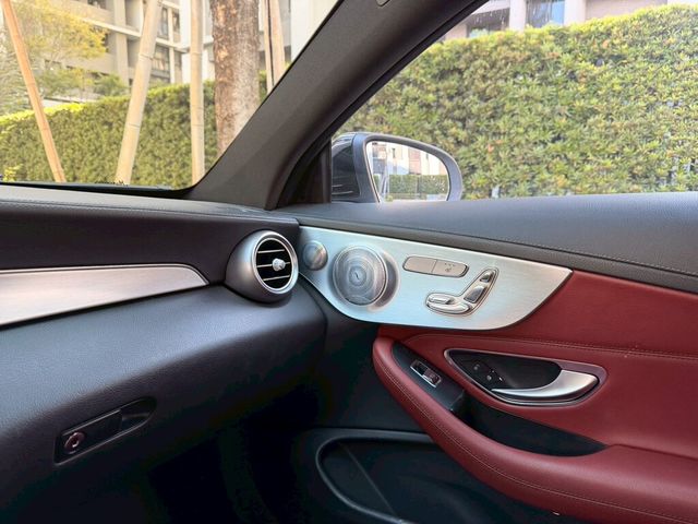 M-BENZ賓士 C300 COUPE  第9張相片