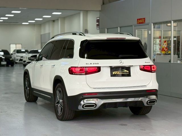 M-BENZ賓士 GLB250  第3張相片