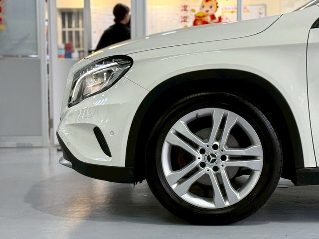 M-BENZ賓士 GLA180  第5張相片