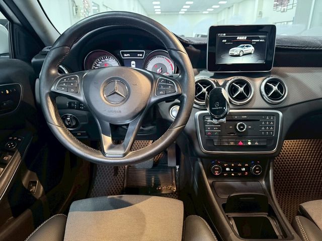 M-BENZ賓士 GLA180  第7張相片
