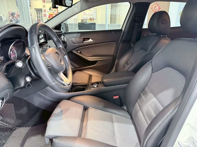 M-BENZ賓士 GLA180  第8張相片