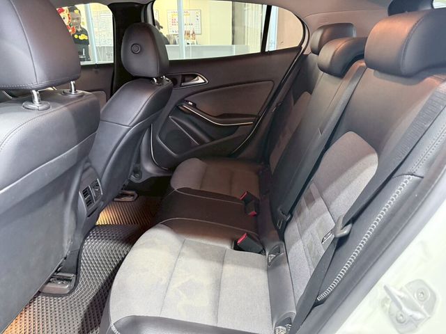 M-BENZ賓士 GLA180  第9張相片