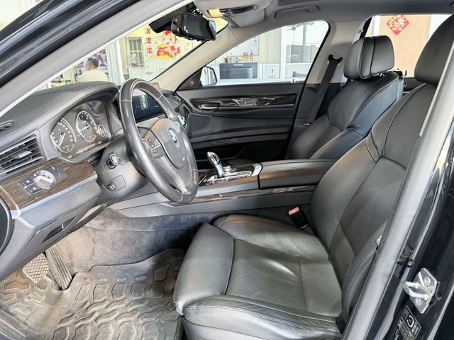 BMW寶馬 740LI  第8張相片