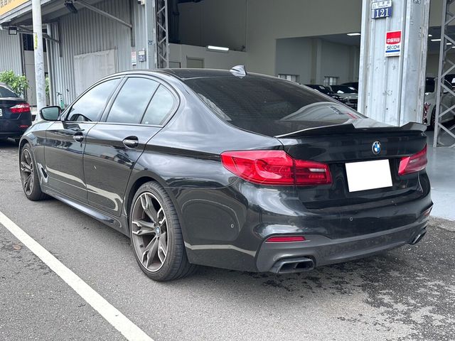 BMW寶馬 M550I  第2張相片