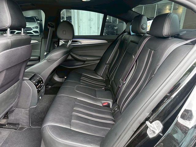 BMW寶馬 M550I  第10張相片
