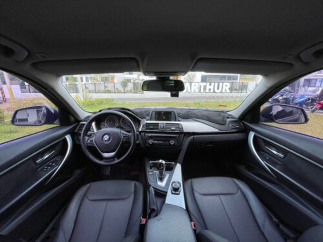 BMW寶馬 318D SEDAN  第8張相片
