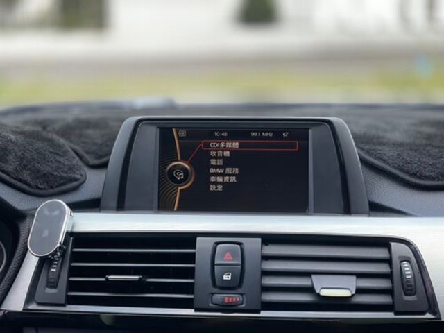 BMW寶馬 318D SEDAN  第12張相片
