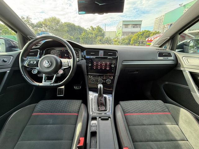 VOLKSWAGEN福斯 GOLF GTI  第6張相片