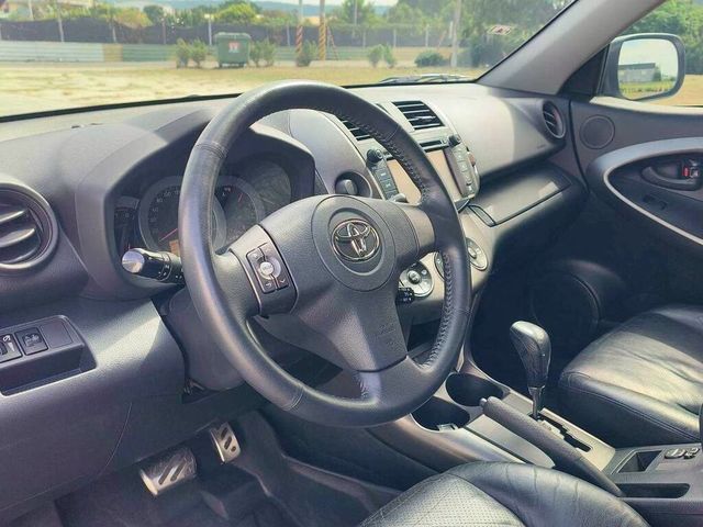 TOYOTA豐田 RAV4  第6張相片