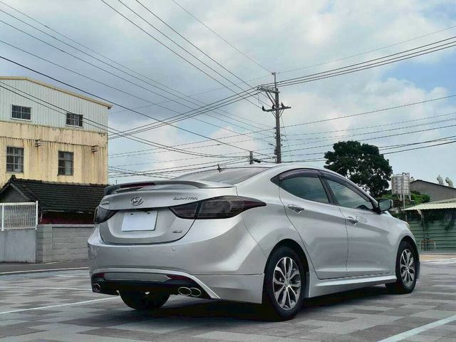 HYUNDAI現代 ELANTRA  第2張相片
