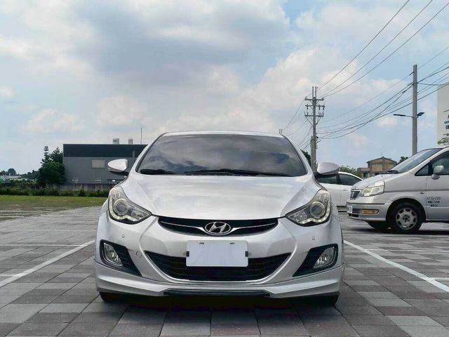 HYUNDAI現代 ELANTRA  第3張相片