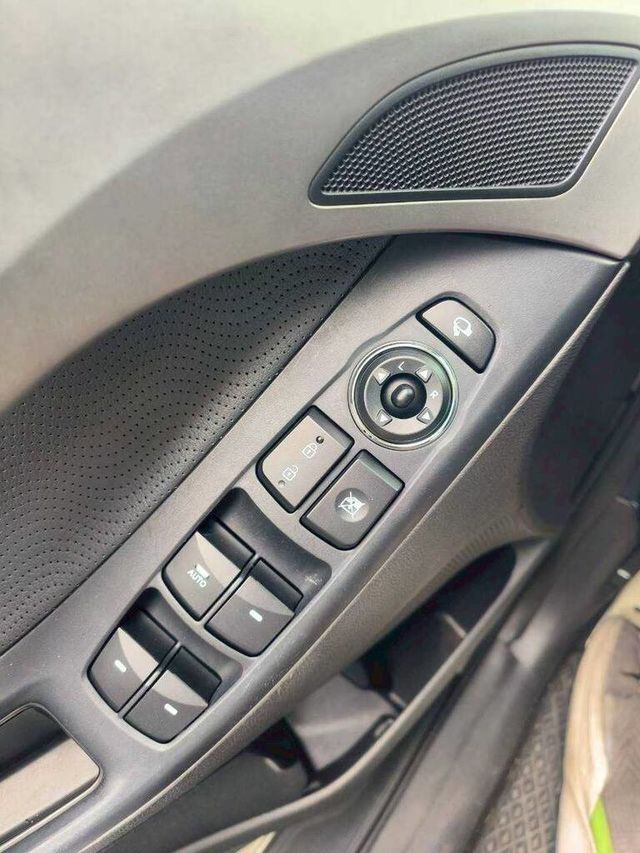 HYUNDAI現代 ELANTRA  第8張相片